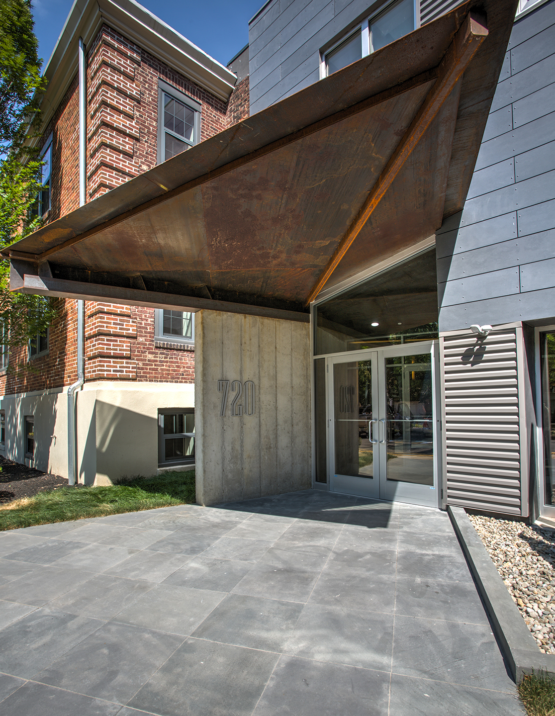 720 – Entrance Corporate
